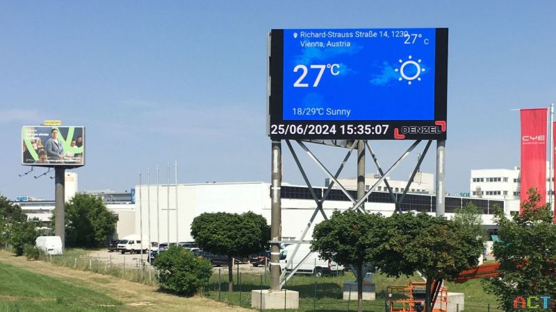 Videowand Werbung an der Autobahn