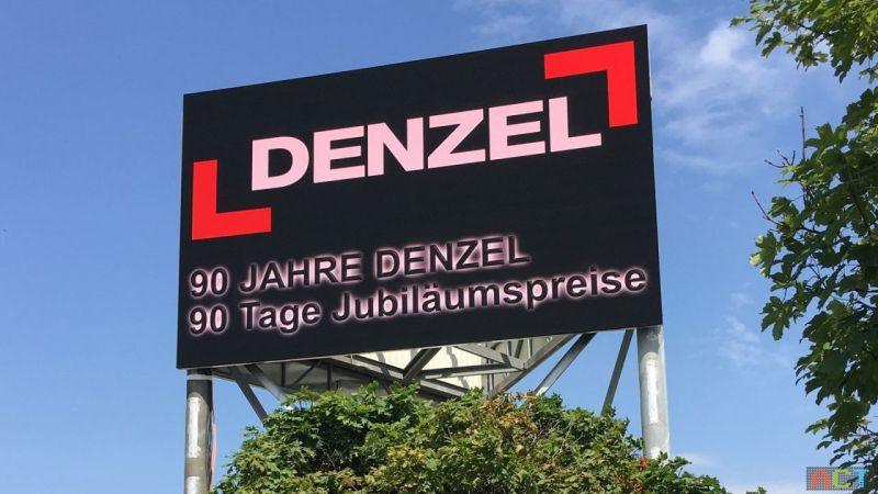 Videowall Werbung an der Autobahn