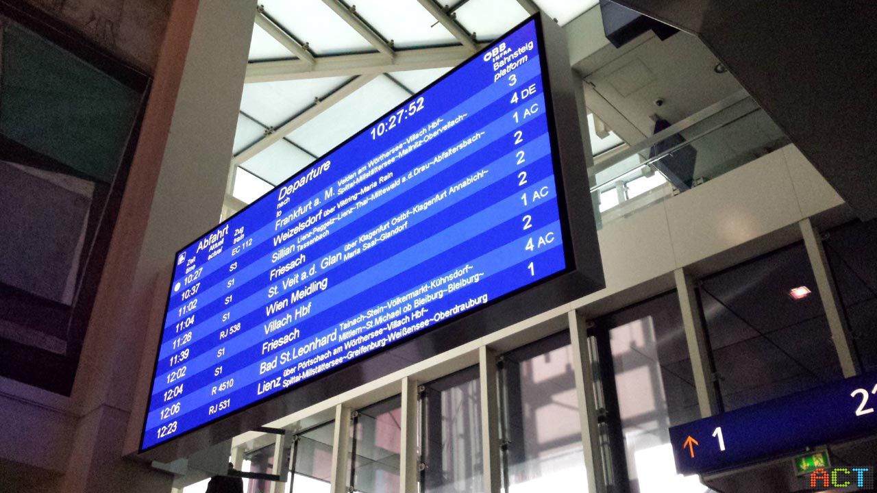 LED Videowände als Fahrplan-Anzeigetafel am OEBB Bahnhof Klagenfurt