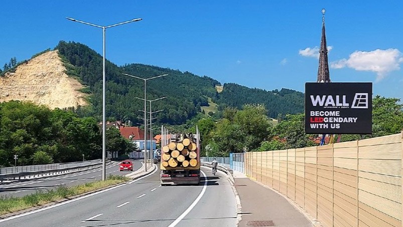 Videowände an der Schnellstraße, doppelseitig in Leoben