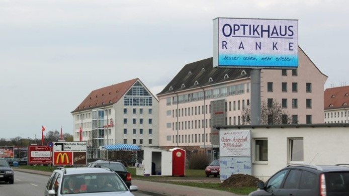 Zwei große LED-Videowände, unübersehbar als 30m² Werbefläche in Altmark