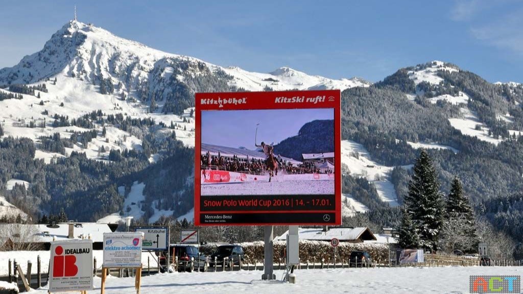 Outdoor Videowände an den Stadteinfahrten in Kitzbühel